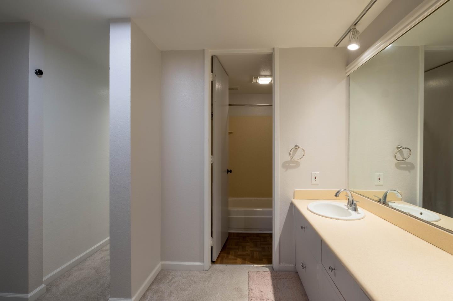 Detail Gallery Image 10 of 44 For 8227 Shelter Creek Ln, San Bruno,  CA 94066 - 1 Beds | 1 Baths
