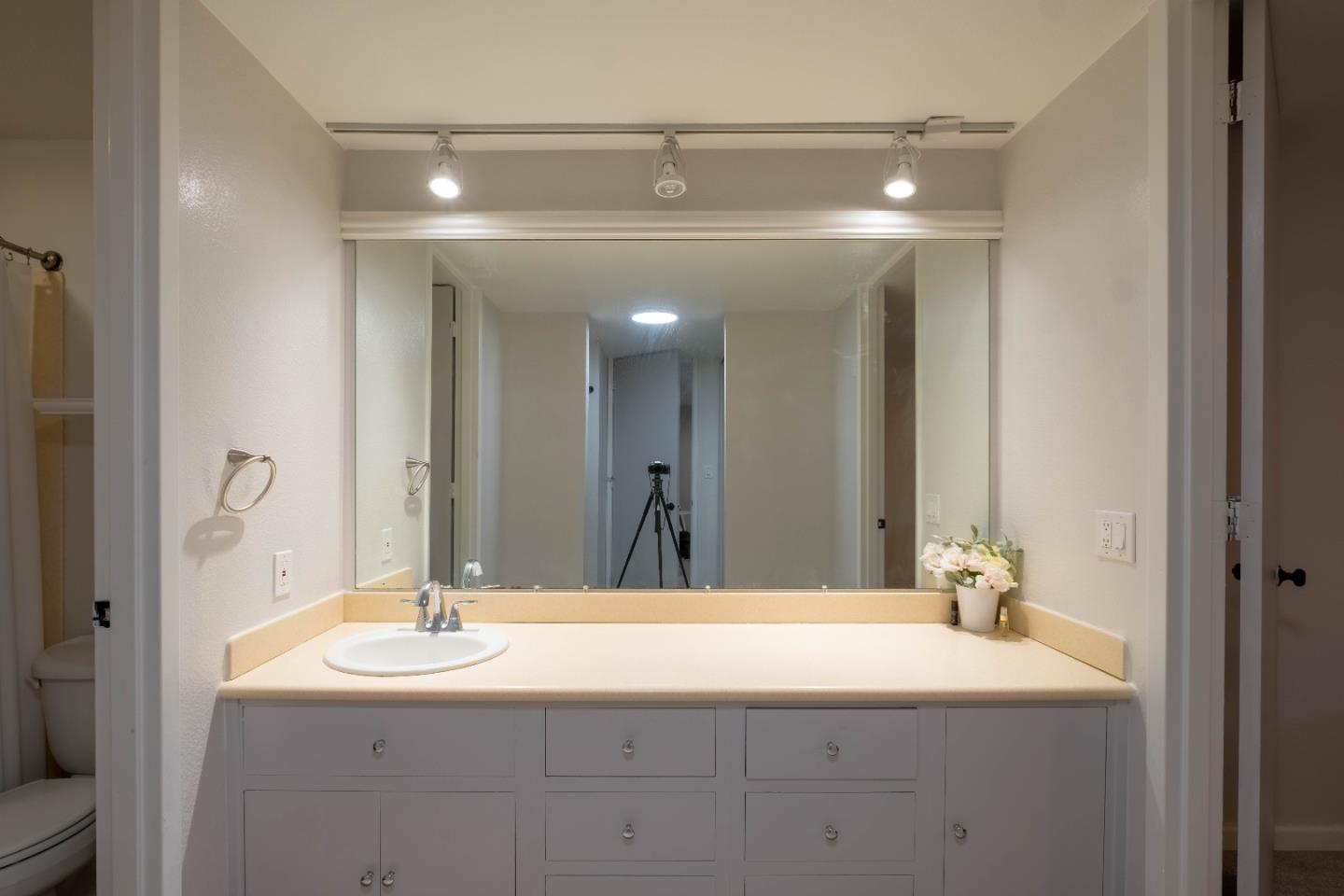 Detail Gallery Image 14 of 44 For 8227 Shelter Creek Ln, San Bruno,  CA 94066 - 1 Beds | 1 Baths