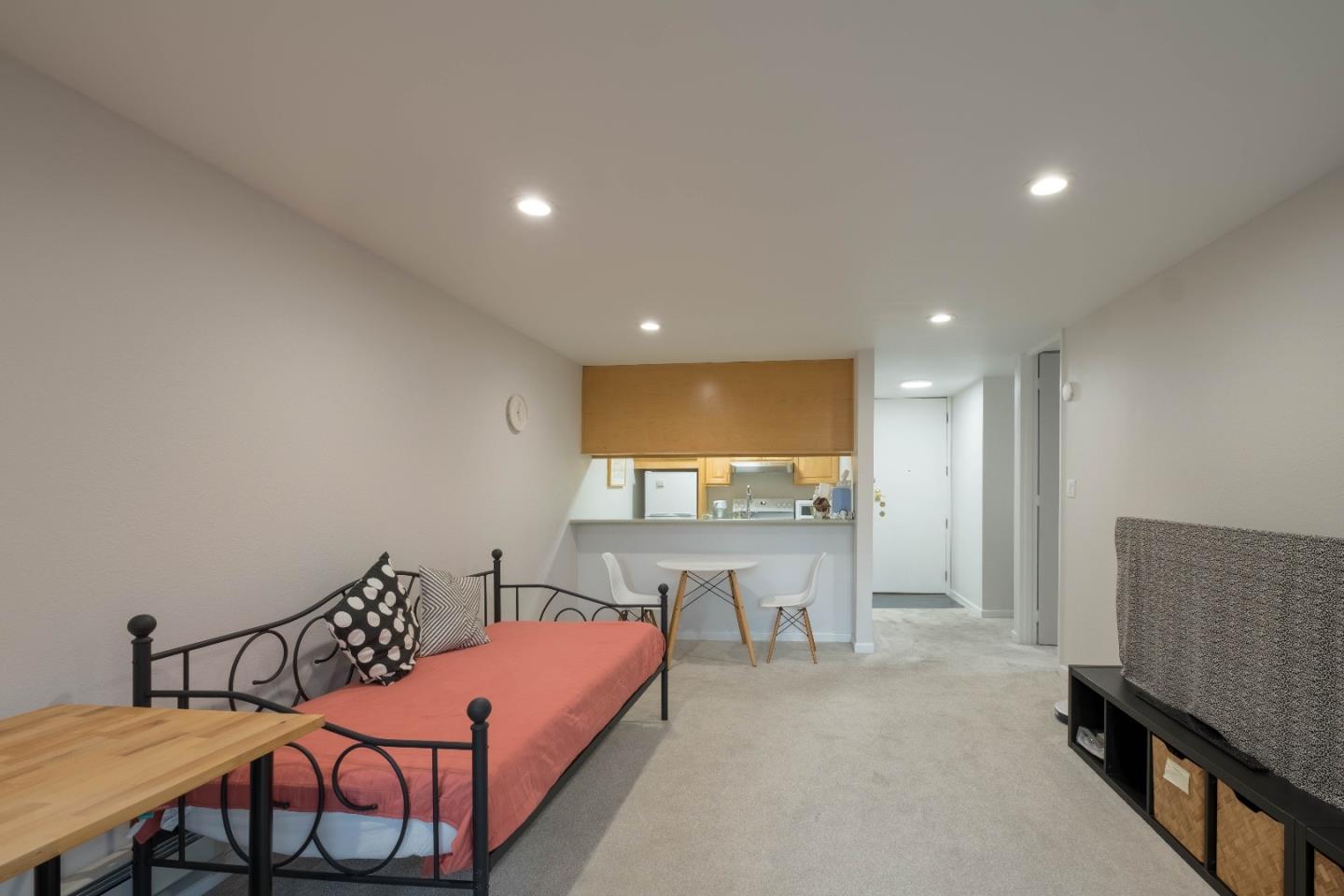 Detail Gallery Image 5 of 44 For 8227 Shelter Creek Ln, San Bruno,  CA 94066 - 1 Beds | 1 Baths