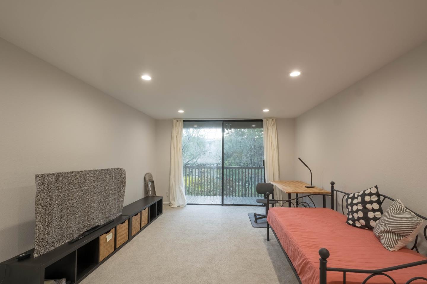 Detail Gallery Image 6 of 44 For 8227 Shelter Creek Ln, San Bruno,  CA 94066 - 1 Beds | 1 Baths