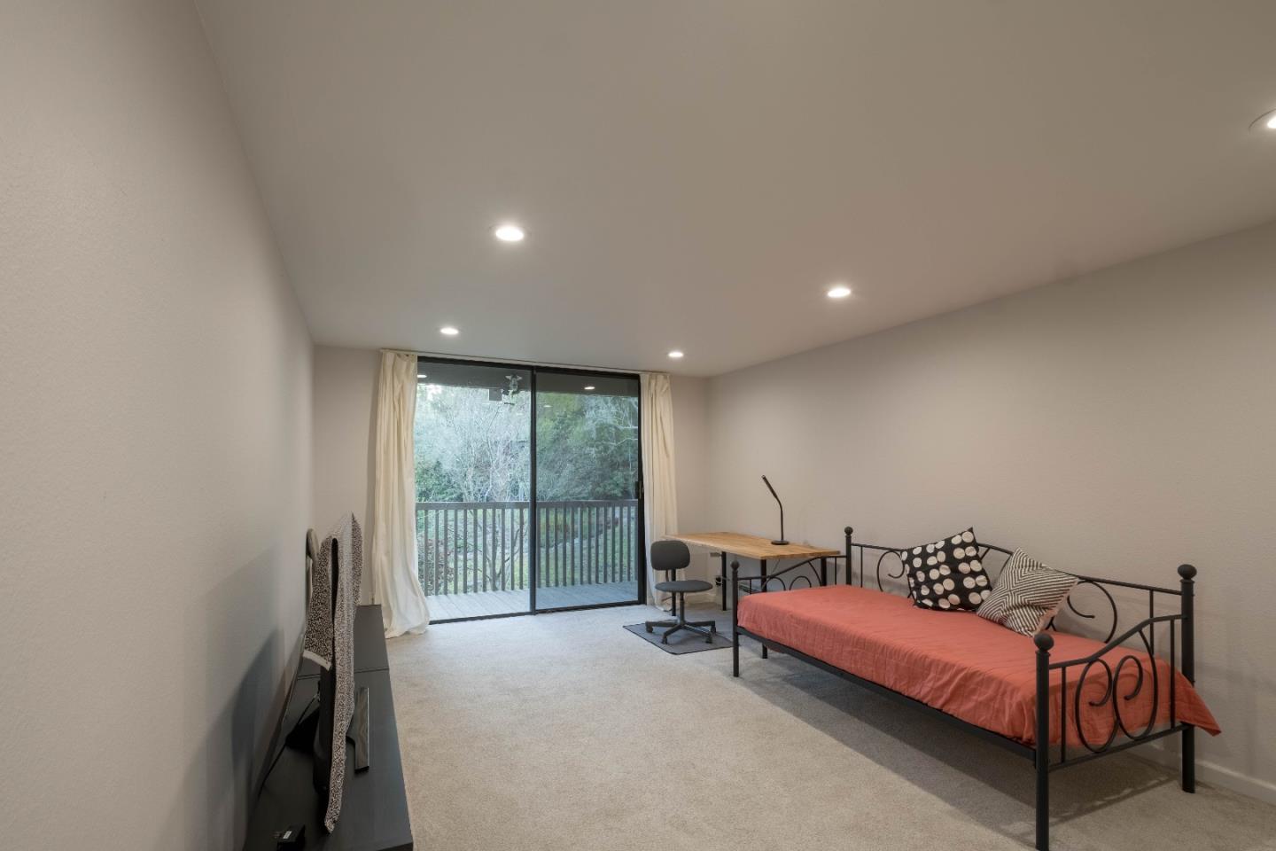 Detail Gallery Image 7 of 44 For 8227 Shelter Creek Ln, San Bruno,  CA 94066 - 1 Beds | 1 Baths
