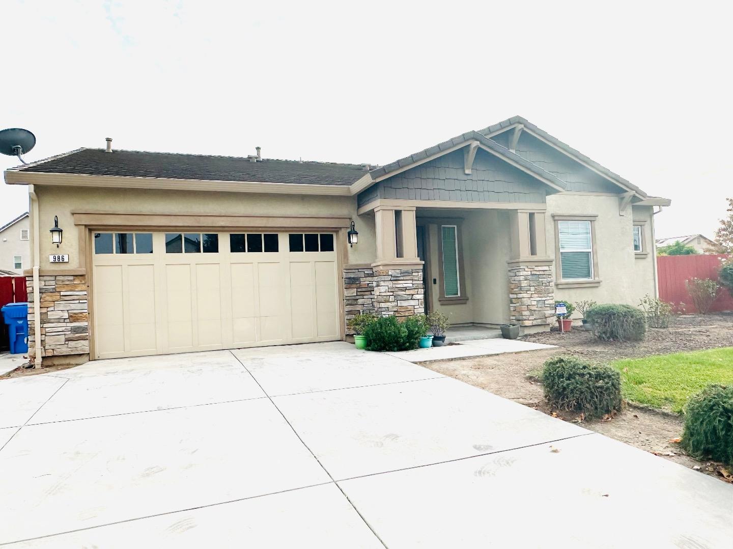 Detail Gallery Image 3 of 20 For 986 W Woodward Ave, Manteca,  CA 95337 - 4 Beds | 2 Baths