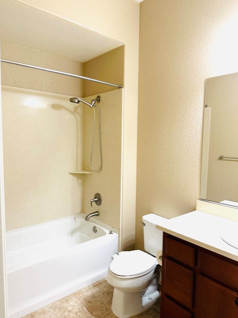 Detail Gallery Image 8 of 20 For 986 W Woodward Ave, Manteca,  CA 95337 - 4 Beds | 2 Baths
