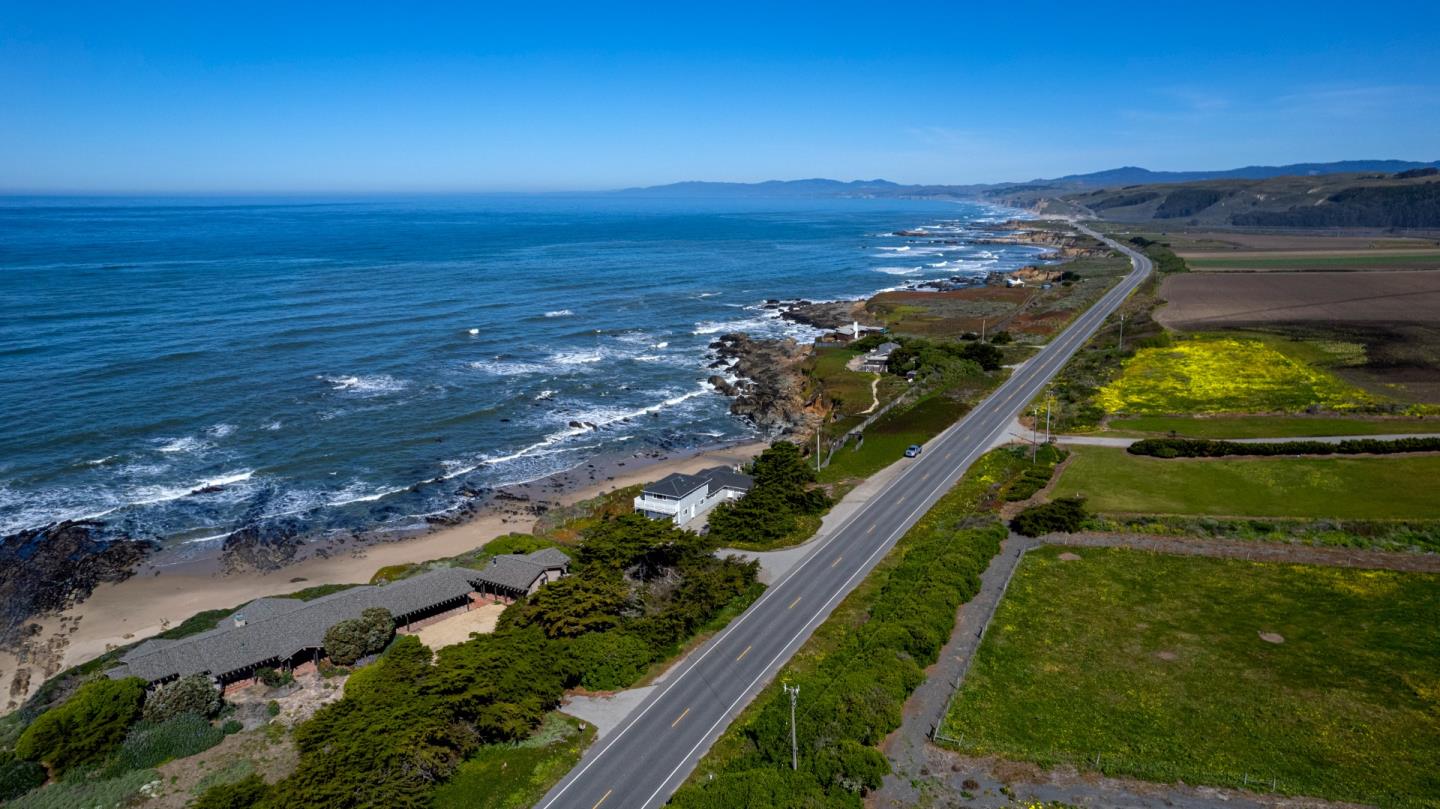 Detail Gallery Image 2 of 34 For 12901 Cabrillo Hwy, Pescadero,  CA 94060 - 3 Beds | 2 Baths