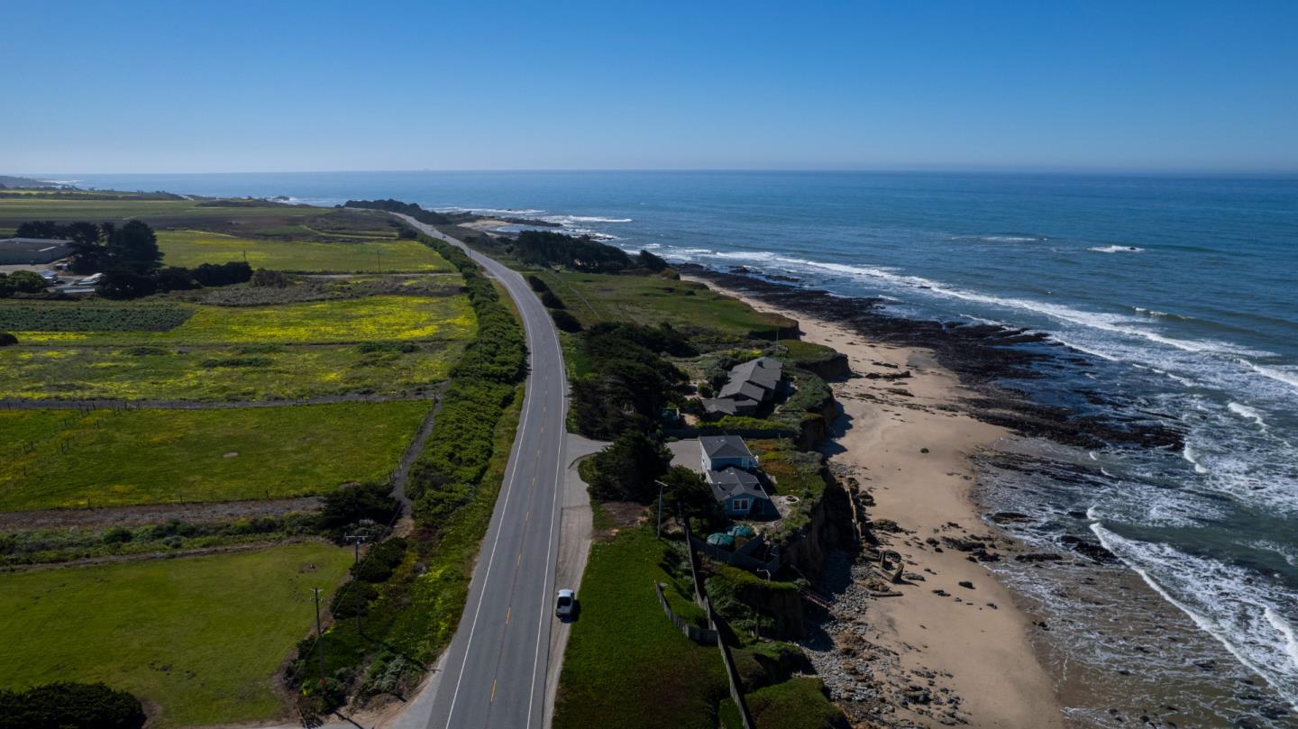Detail Gallery Image 3 of 34 For 12901 Cabrillo Hwy, Pescadero,  CA 94060 - 3 Beds | 2 Baths