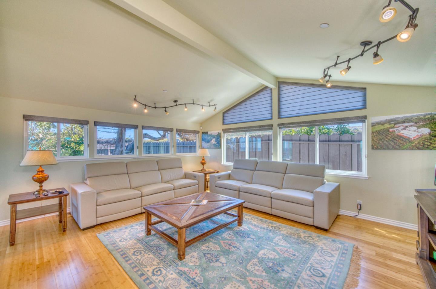 Detail Gallery Image 4 of 34 For 12901 Cabrillo Hwy, Pescadero,  CA 94060 - 3 Beds | 2 Baths