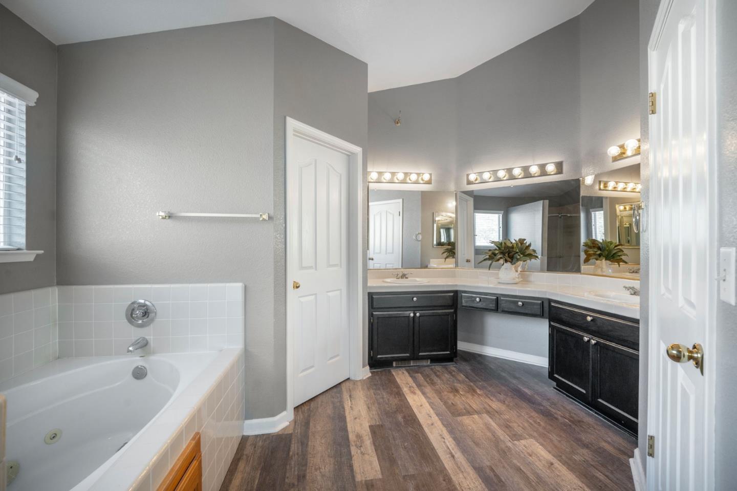 Detail Gallery Image 19 of 36 For 2180 Clearview Dr, Hollister,  CA 95023 - 4 Beds | 3 Baths
