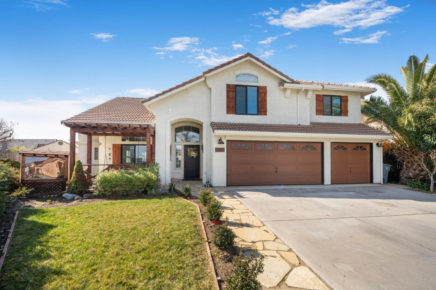 Detail Gallery Image 2 of 36 For 2180 Clearview Dr, Hollister,  CA 95023 - 4 Beds | 3 Baths