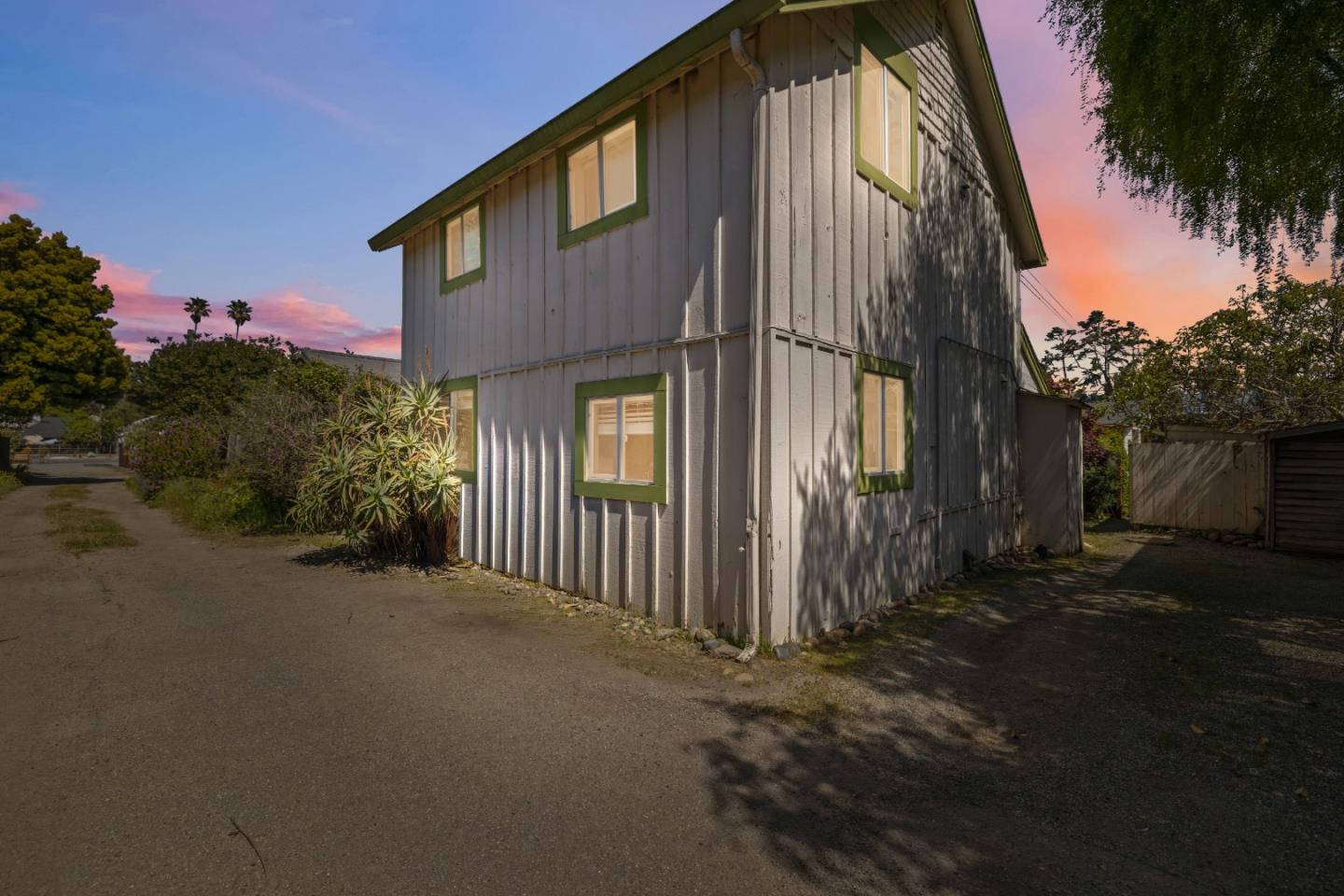 Detail Gallery Image 100 of 110 For 399 13th Ave, Santa Cruz,  CA 95062 - 3 Beds | 3 Baths
