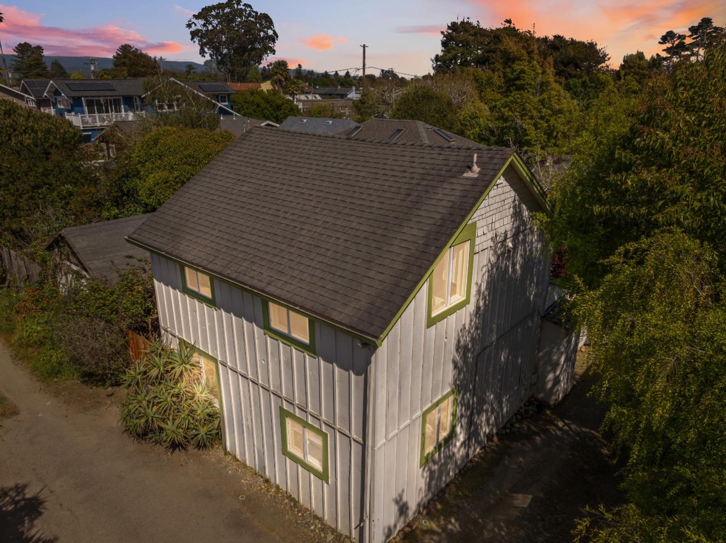 Detail Gallery Image 101 of 110 For 399 13th Ave, Santa Cruz,  CA 95062 - 3 Beds | 3 Baths