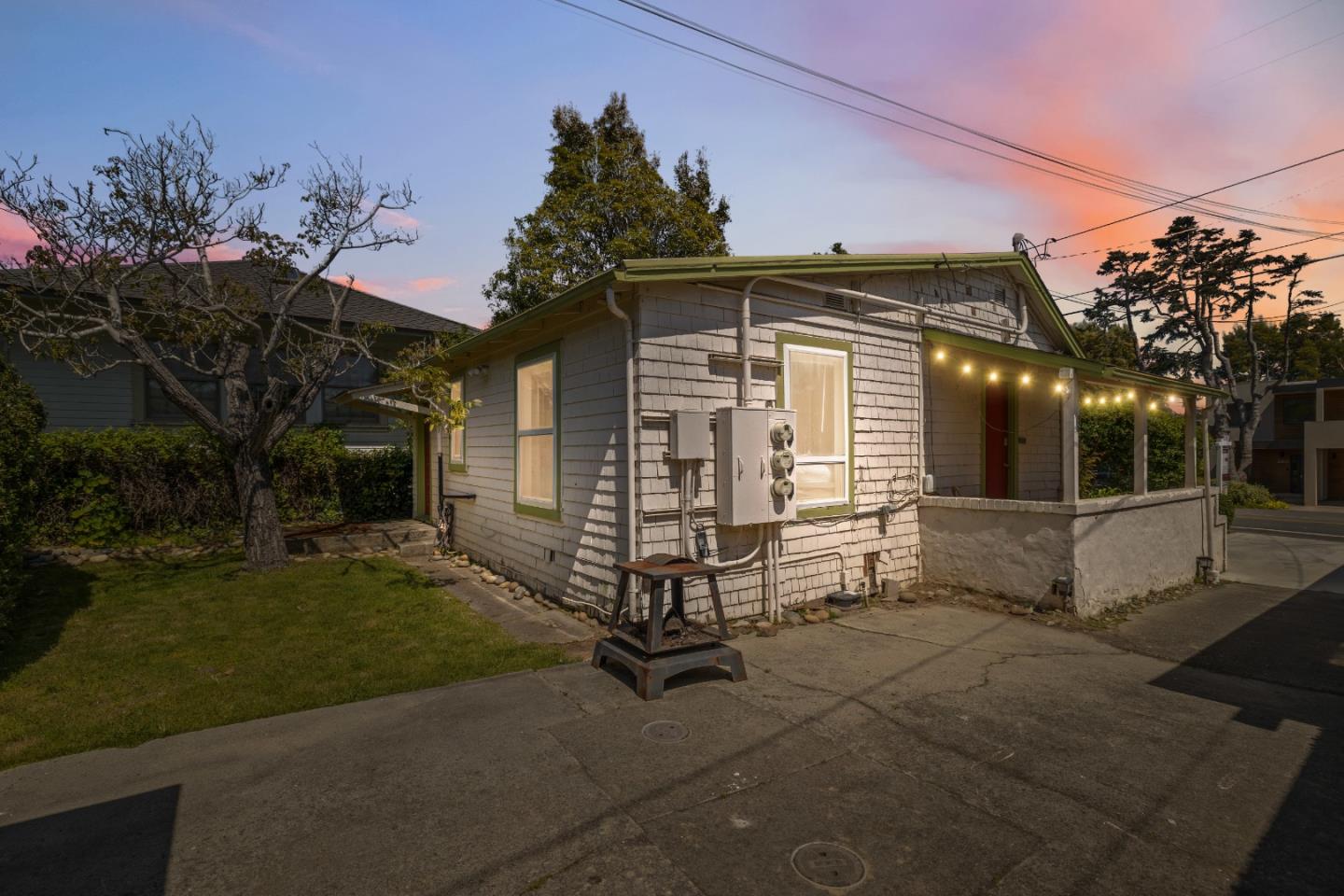 Detail Gallery Image 89 of 110 For 399 13th Ave, Santa Cruz,  CA 95062 - 3 Beds | 3 Baths