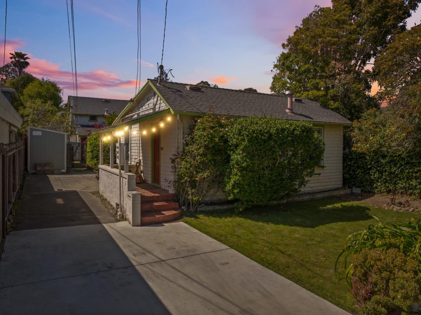 Detail Gallery Image 93 of 110 For 399 13th Ave, Santa Cruz,  CA 95062 - 3 Beds | 3 Baths