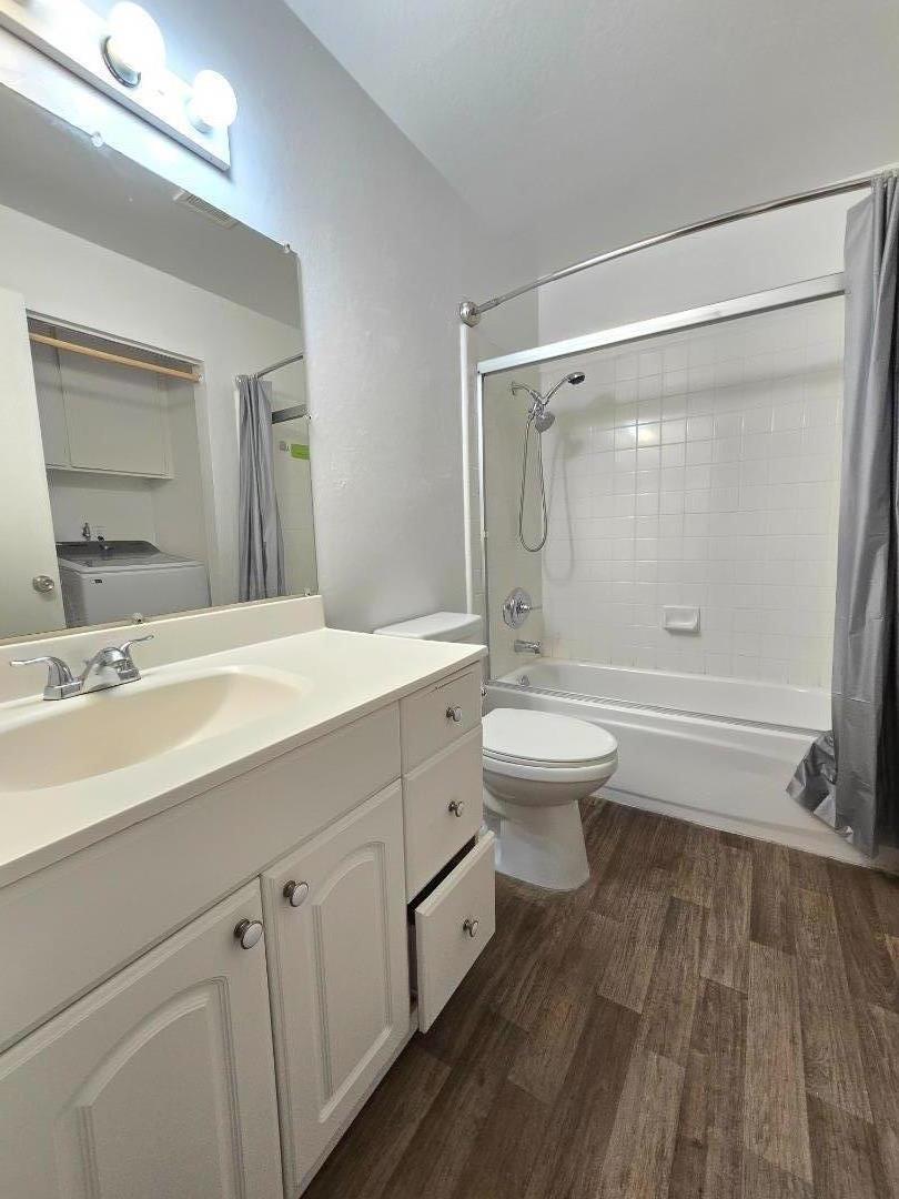Detail Gallery Image 5 of 6 For 1231 Juniper Dr #H,  Gilroy,  CA 95020 - 2 Beds | 1 Baths