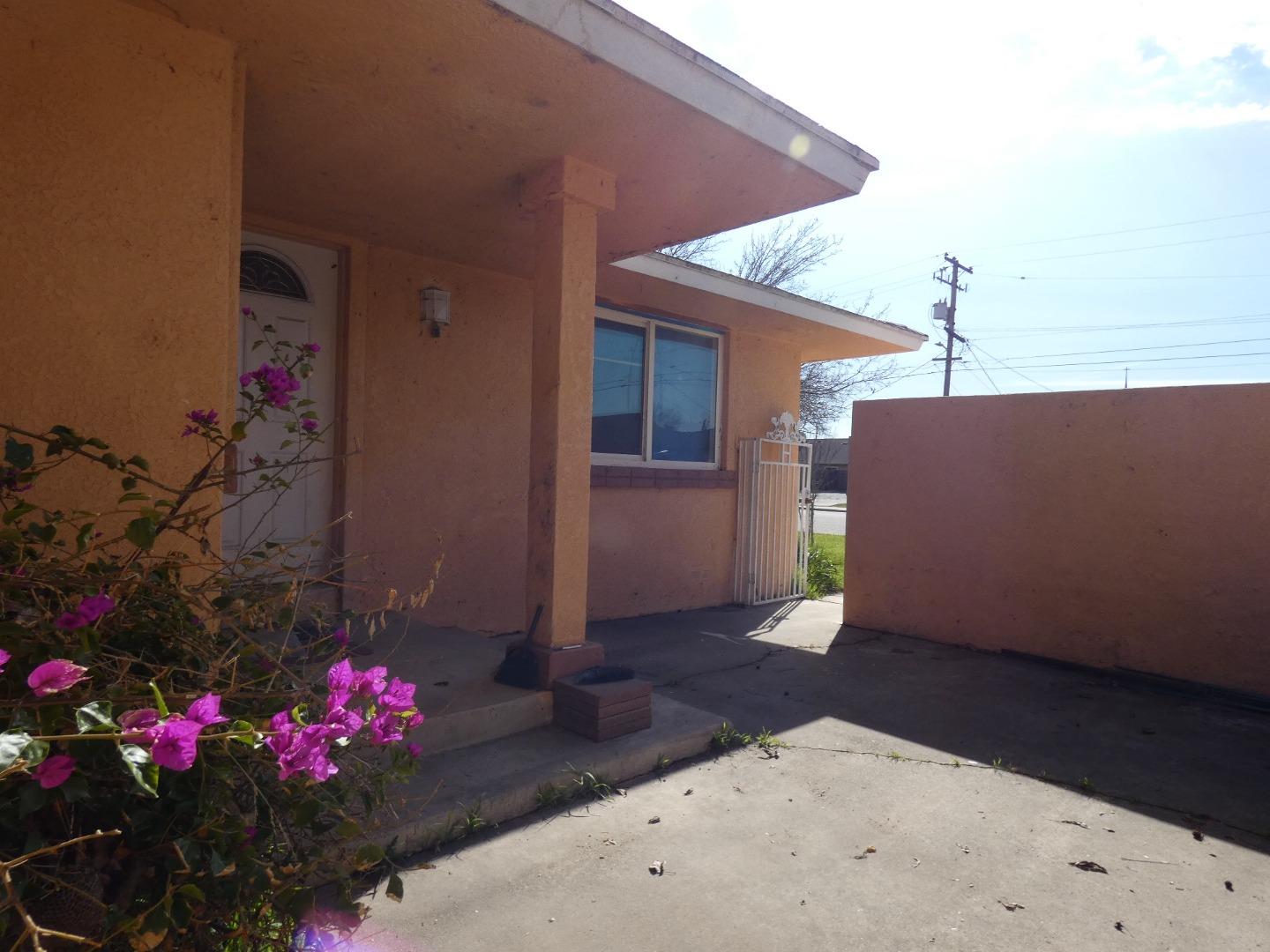 Detail Gallery Image 2 of 7 For 2674 Marguerite St, Dos Palos,  CA 93620 - 3 Beds | 2 Baths