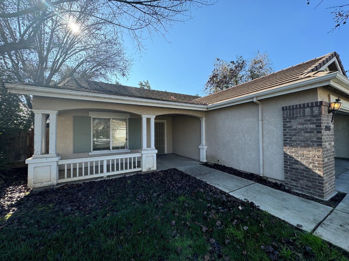 Detail Gallery Image 2 of 28 For 1916 Fall Brook Ct, Merced,  CA 95340 - 3 Beds | 2 Baths