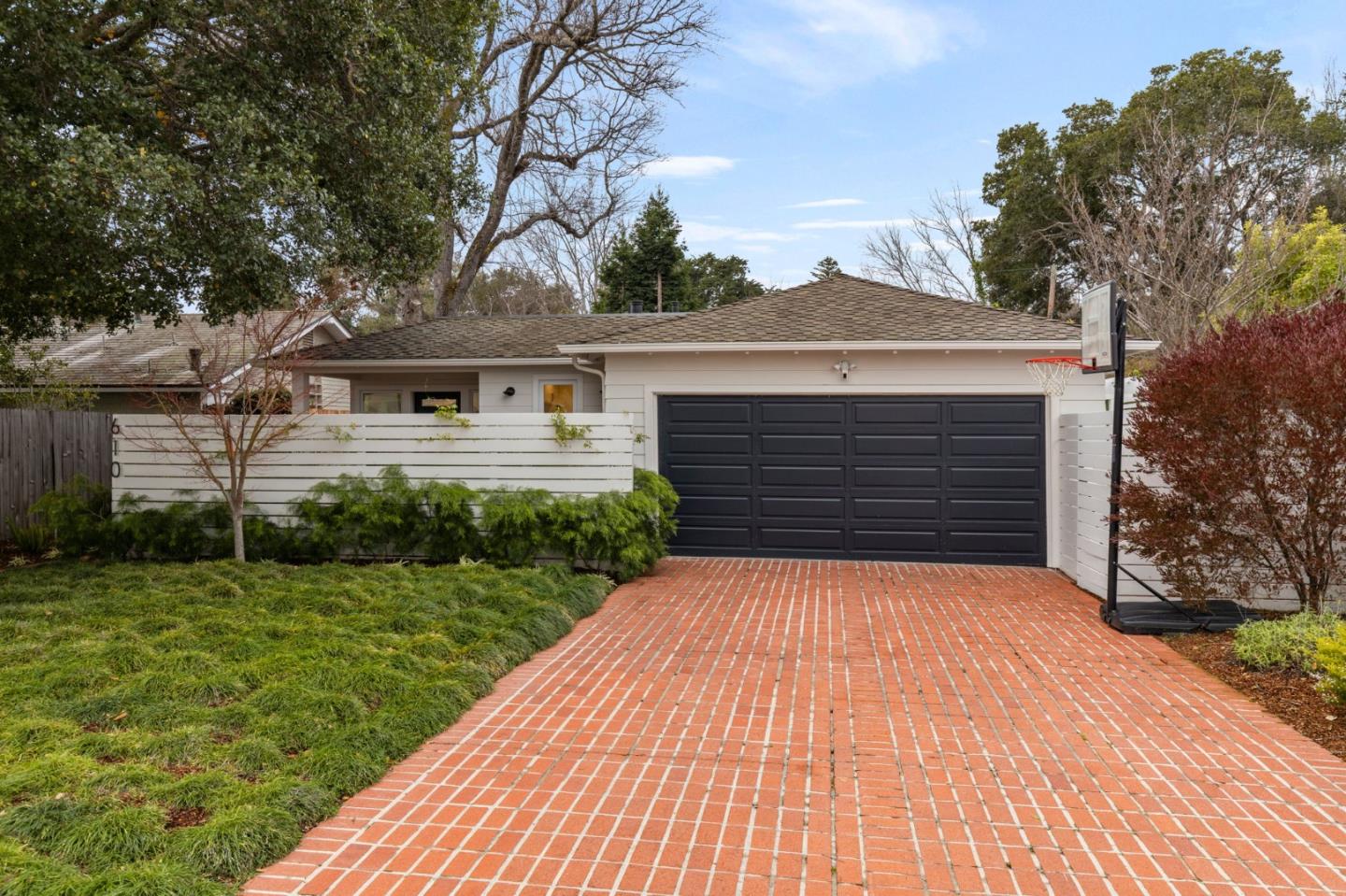 Detail Gallery Image 2 of 48 For 610 Yale Dr, San Mateo,  CA 94402 - 4 Beds | 3/1 Baths