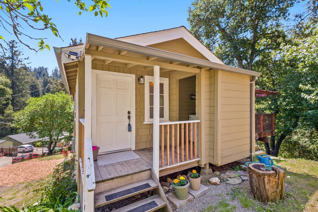Detail Gallery Image 3 of 31 For 230 Riverview, Boulder Creek,  CA 95006 - 2 Beds | 2 Baths