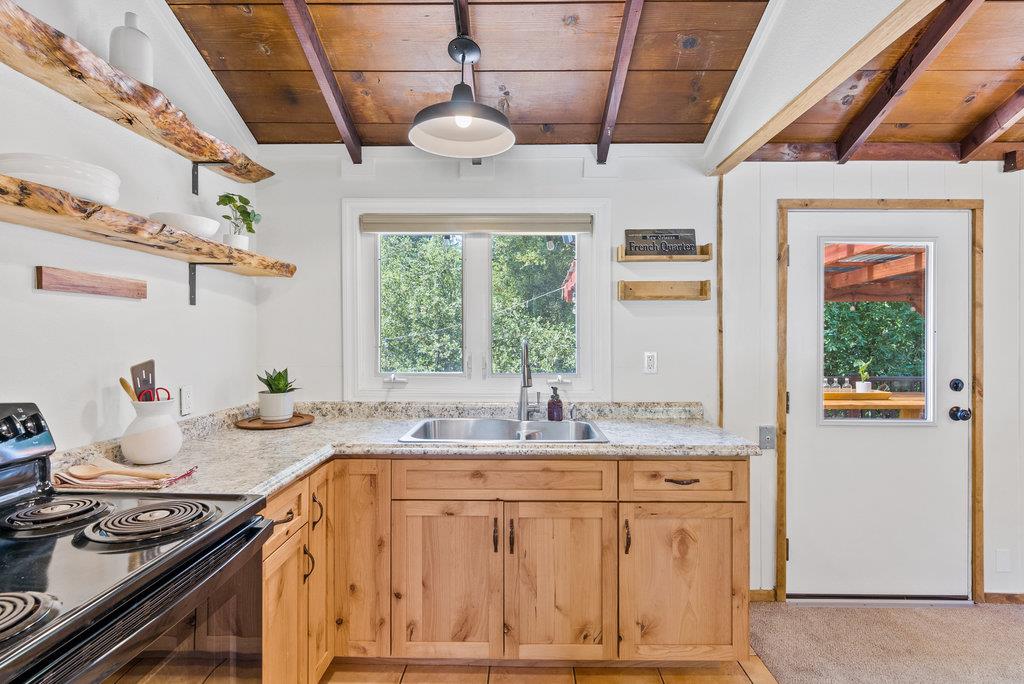 Detail Gallery Image 8 of 31 For 230 Riverview, Boulder Creek,  CA 95006 - 2 Beds | 2 Baths