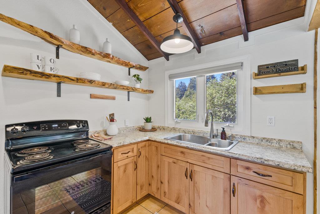 Detail Gallery Image 9 of 31 For 230 Riverview, Boulder Creek,  CA 95006 - 2 Beds | 2 Baths