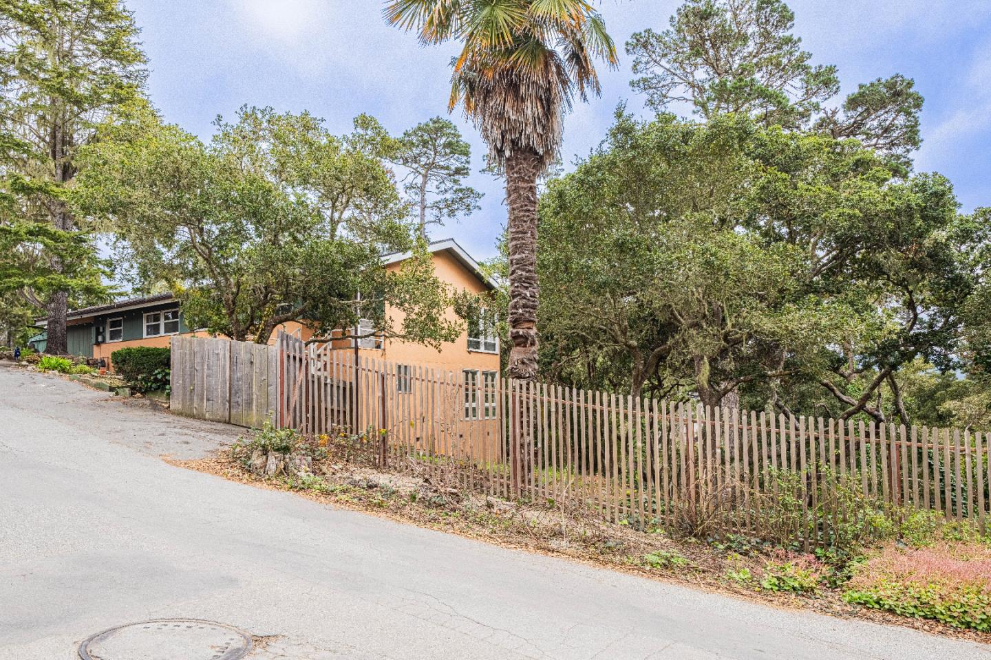 Detail Gallery Image 2 of 29 For 3386 7th Ave, Carmel,  CA 93923 - 3 Beds | 3 Baths