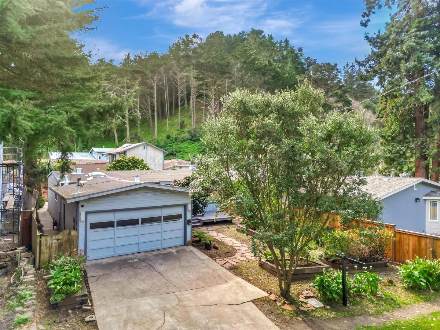 Detail Gallery Image 1 of 1 For 724 Reina Del Mar Ave, Pacifica,  CA 94044 - 3 Beds | 2 Baths