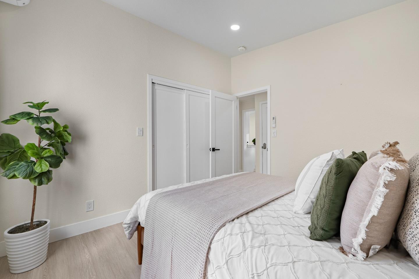 Detail Gallery Image 20 of 45 For 937 Farley St, Mountain View,  CA 94043 - 3 Beds | 2 Baths