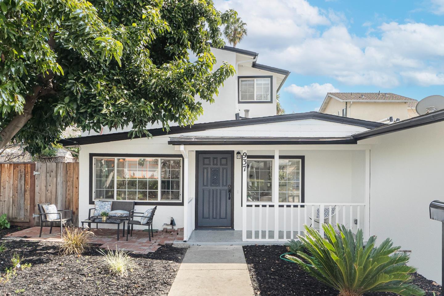Detail Gallery Image 3 of 45 For 937 Farley St, Mountain View,  CA 94043 - 3 Beds | 2 Baths