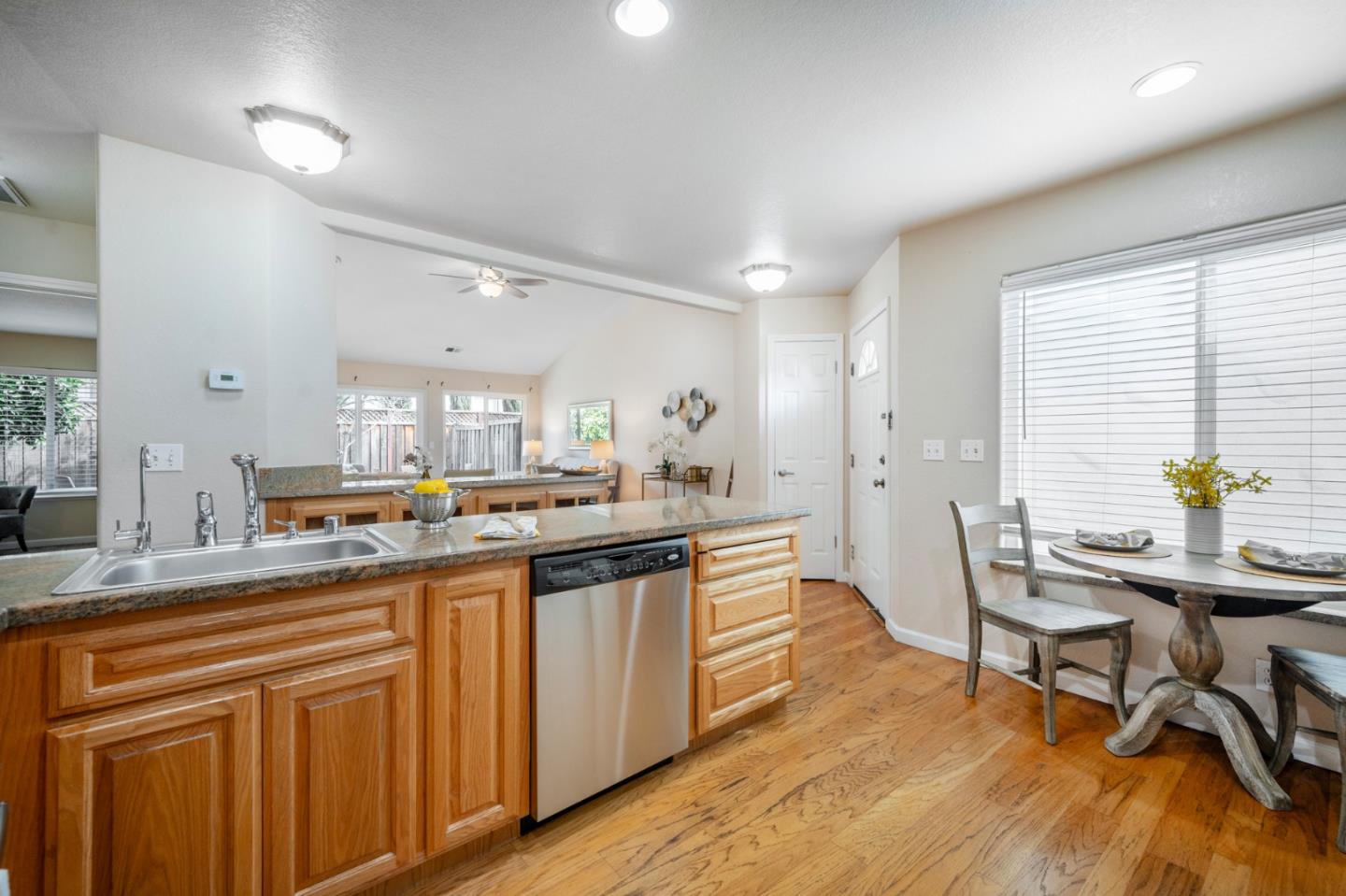 Detail Gallery Image 3 of 27 For 1812 Pinecone Ct, Morgan Hill,  CA 95037 - 2 Beds | 1 Baths