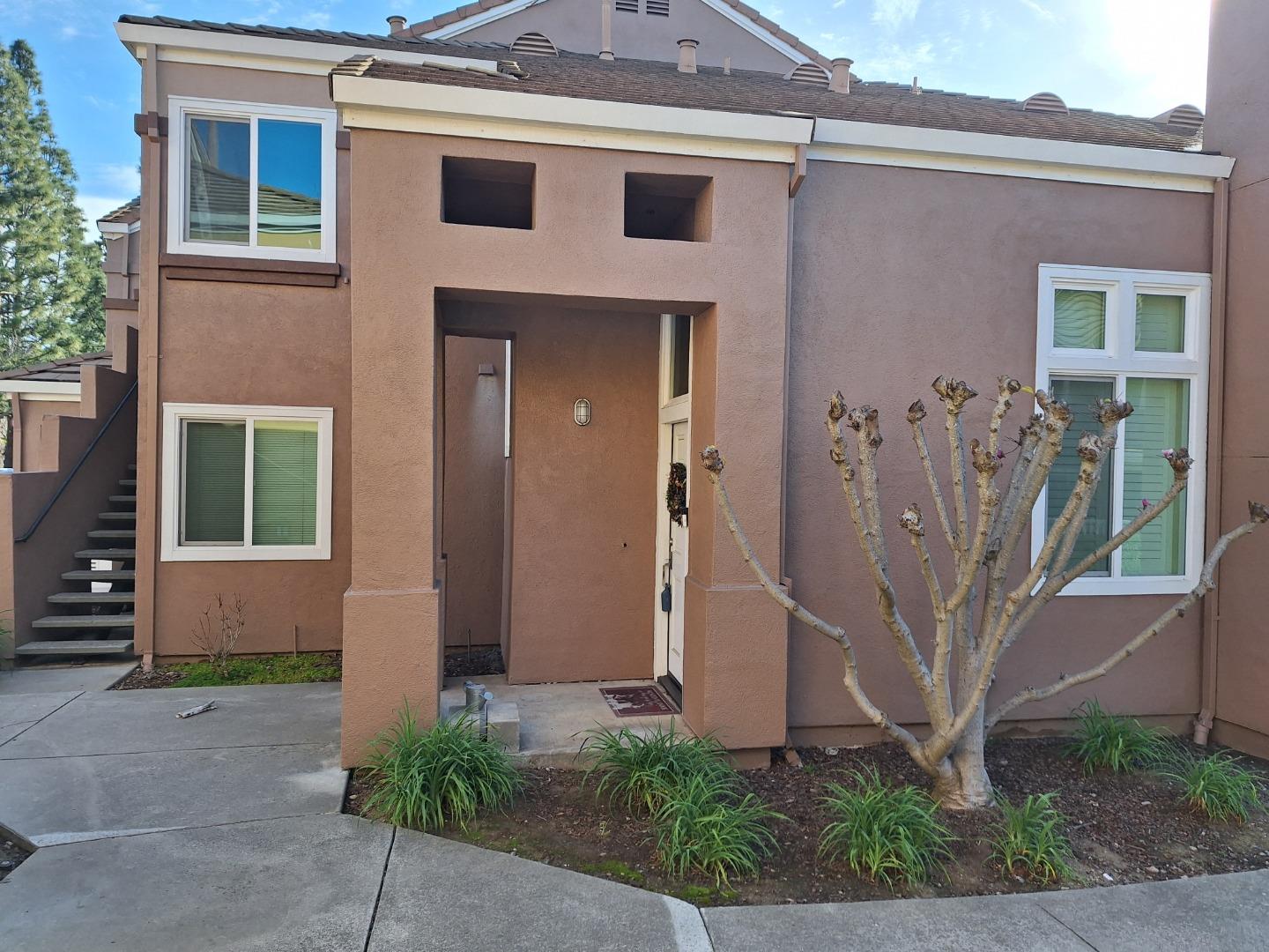 Detail Gallery Image 2 of 15 For 6978 Gregorich Dr #F,  San Jose,  CA 95138 - 3 Beds | 3 Baths