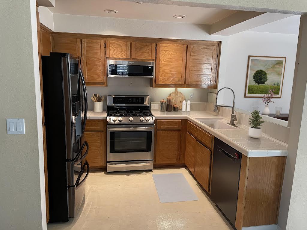 Detail Gallery Image 9 of 15 For 6978 Gregorich Dr #F,  San Jose,  CA 95138 - 3 Beds | 3 Baths