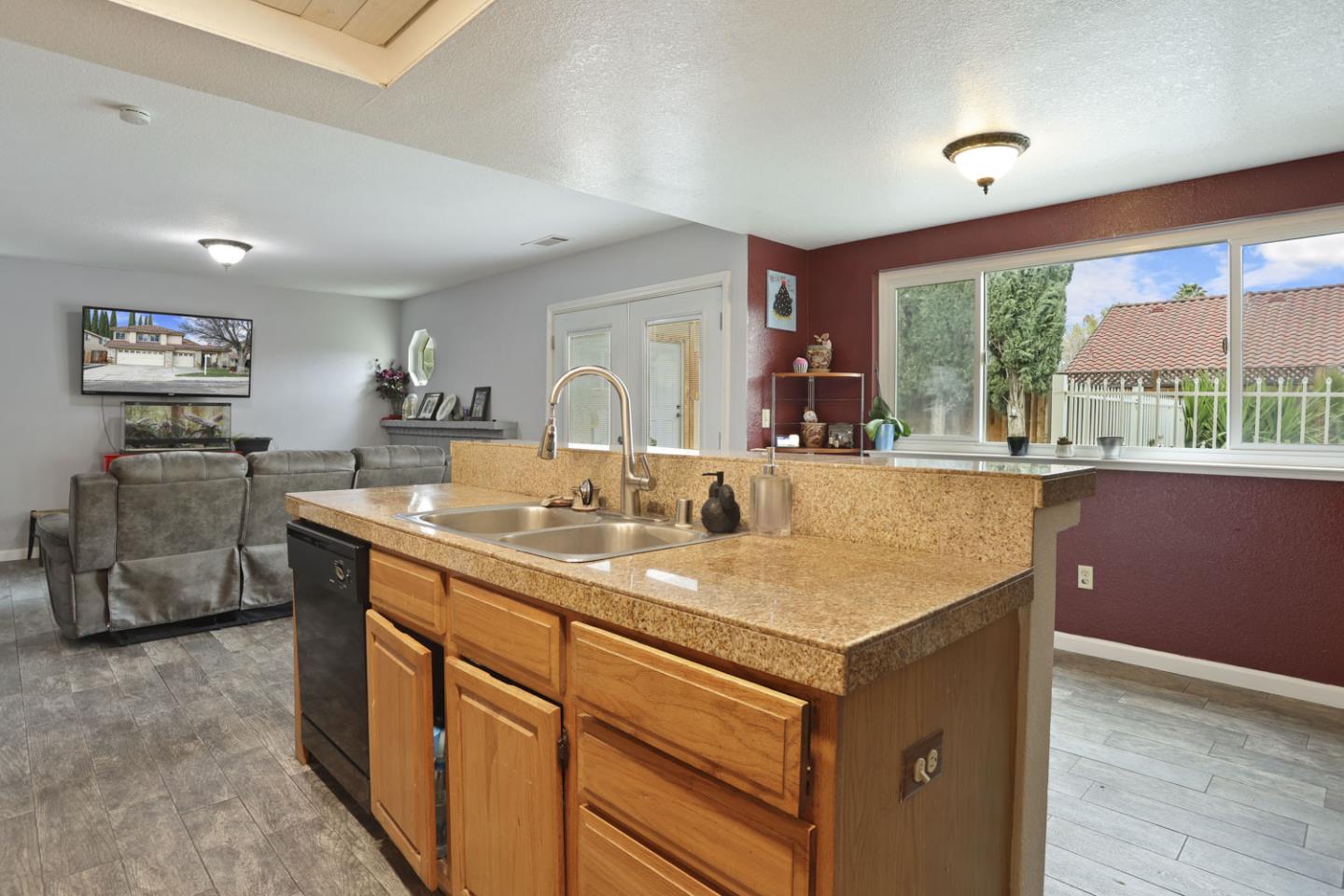 1545 Deer Run Ln, San Joaquin County, CA 95376 photo 24