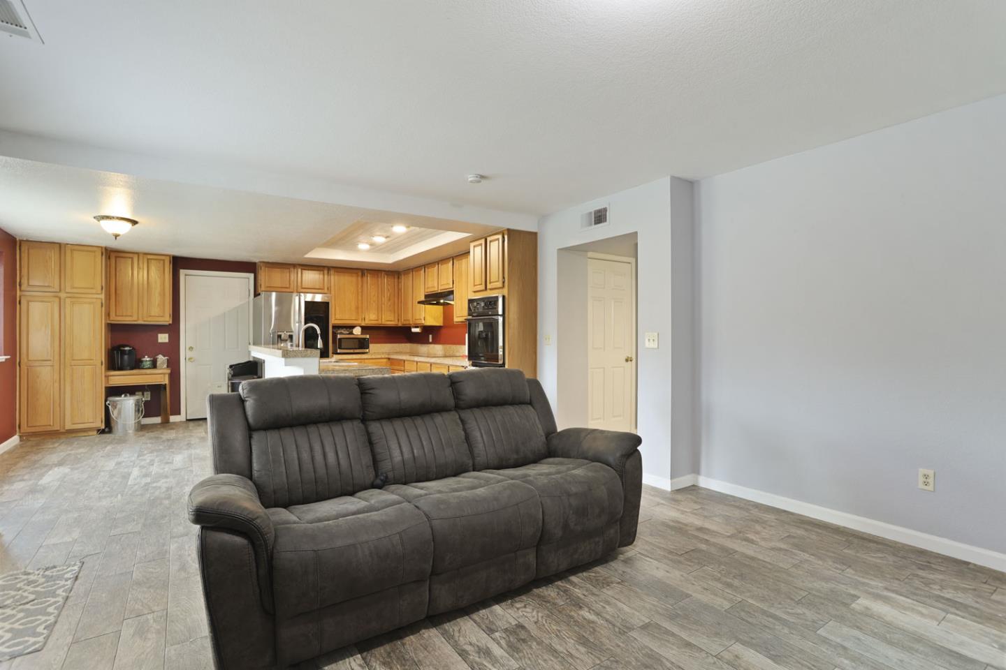 1545 Deer Run Ln, San Joaquin County, CA 95376 photo 27
