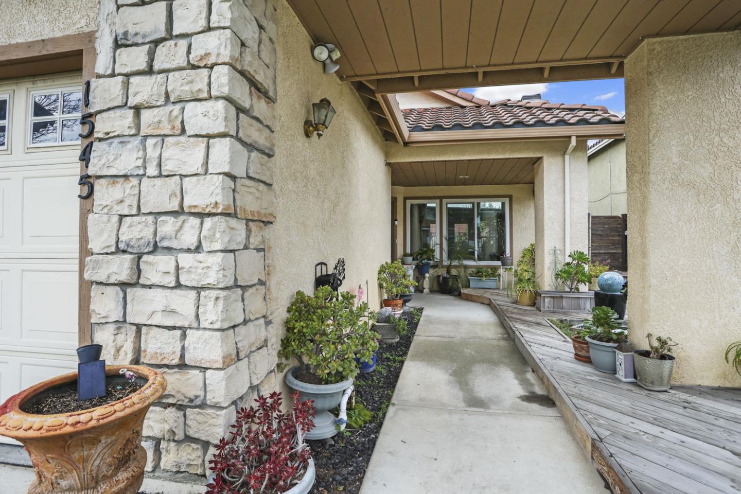 1545 Deer Run Ln, San Joaquin County, CA 95376 photo 4