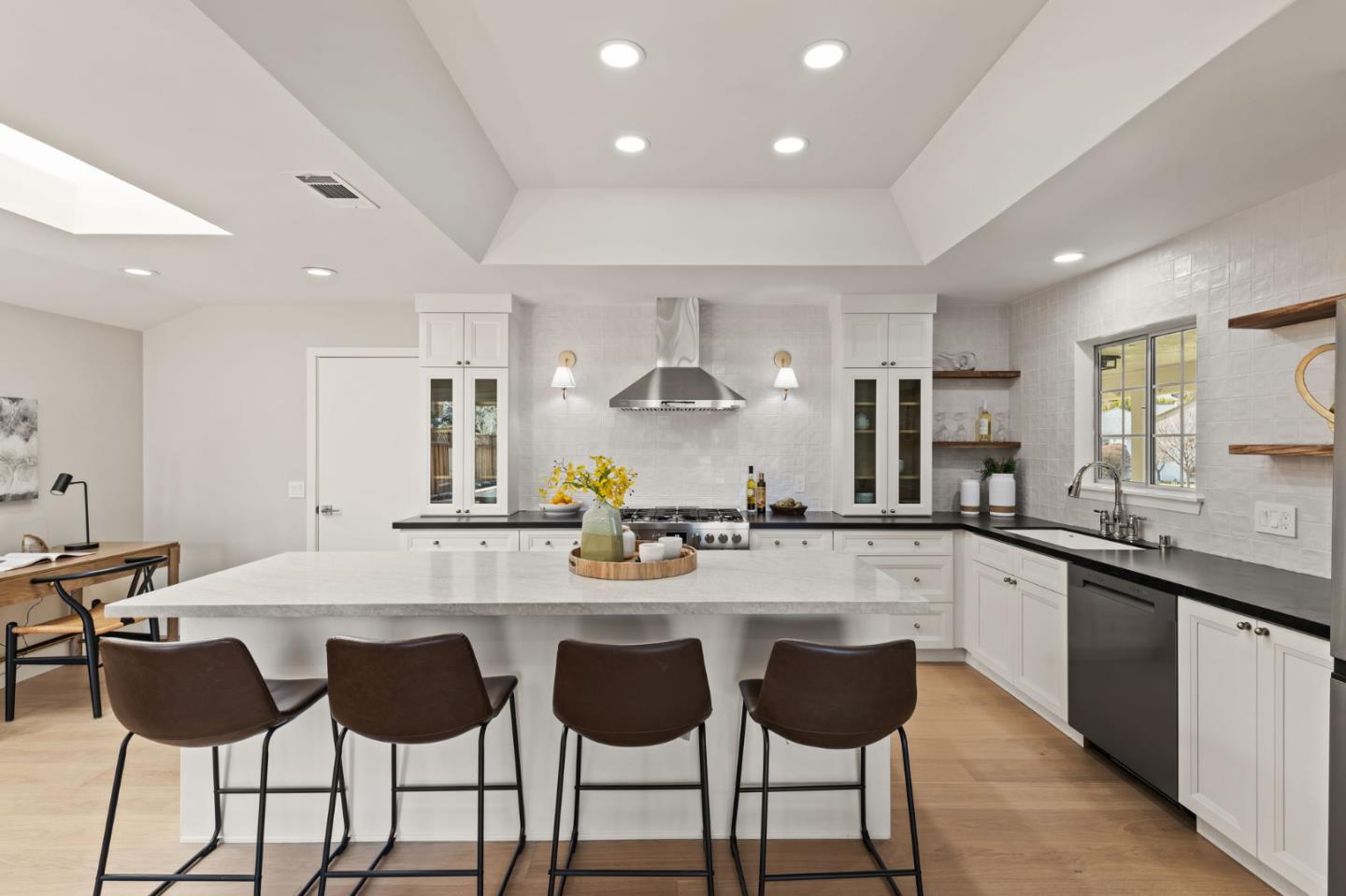 Detail Gallery Image 5 of 22 For 1661 Hyacinth Ln, San Jose,  CA 95124 - 3 Beds | 2 Baths