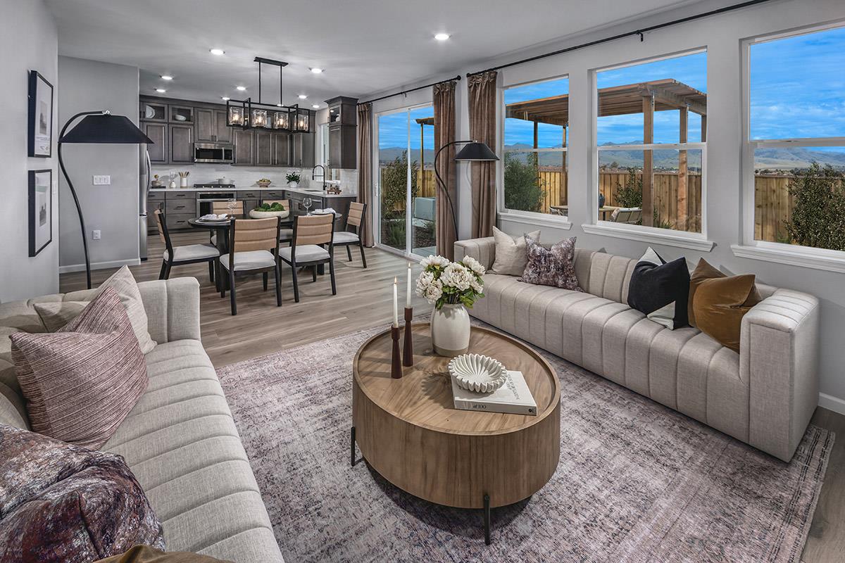 Detail Gallery Image 2 of 13 For 361 Summer Morning Dr, Hollister,  CA 95023 - 3 Beds | 2/1 Baths