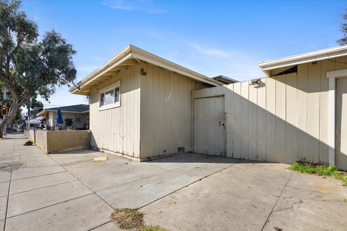 Detail Gallery Image 3 of 9 For 896 S Almaden Ave, San Jose,  CA 95110 - – Beds | – Baths