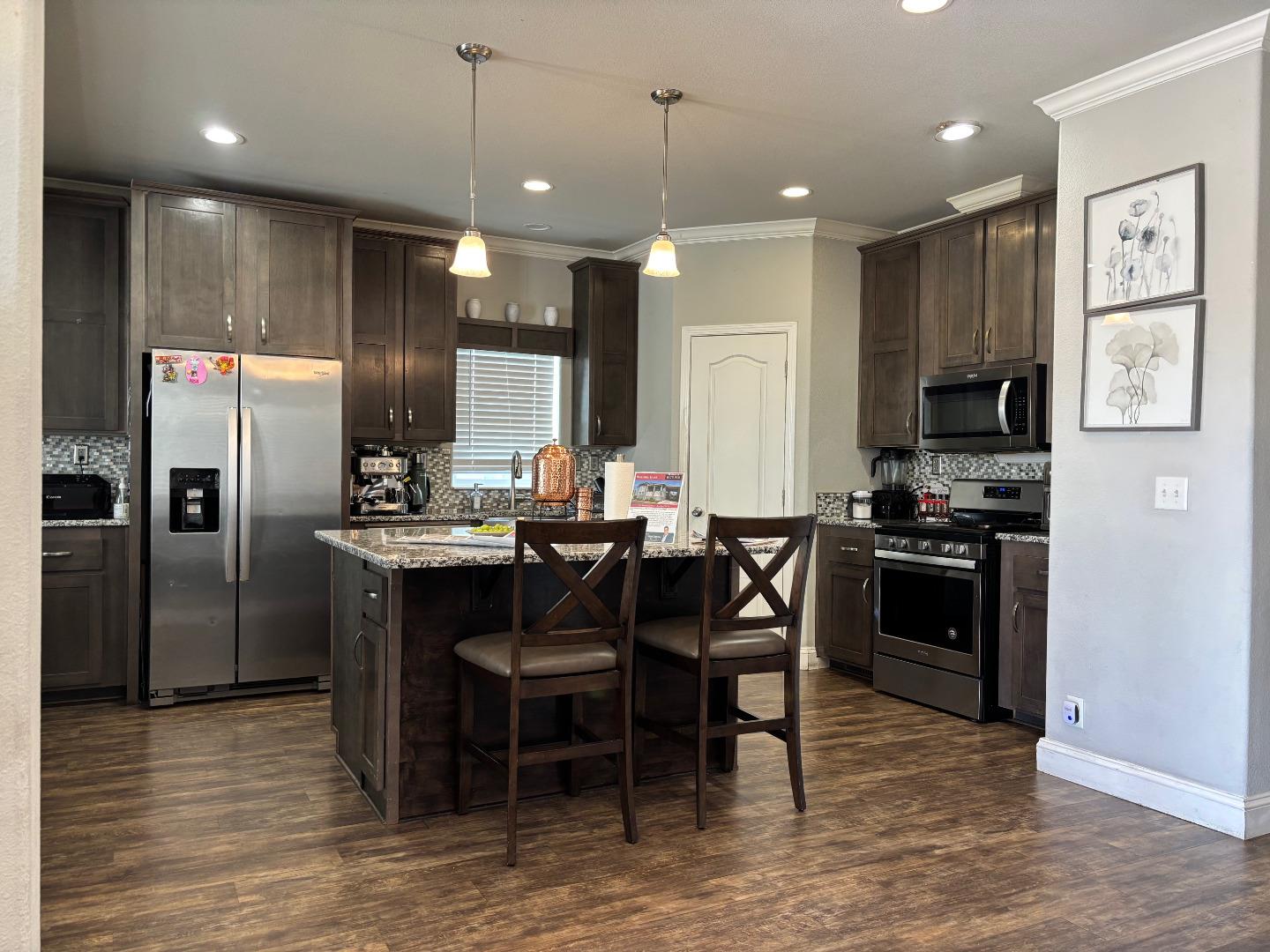 Detail Gallery Image 2 of 10 For 574 Hermitage Dr #574,  San Jose,  CA 95134 - 3 Beds | 2 Baths