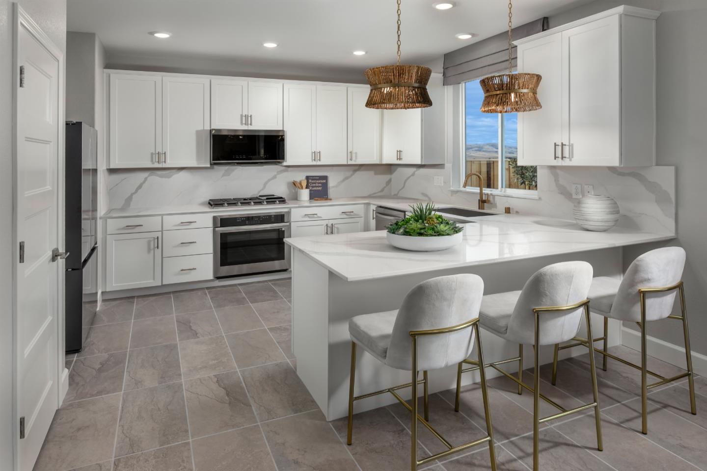 Detail Gallery Image 4 of 5 For 340 Summer Morning Dr, Hollister,  CA 95023 - 3 Beds | 2/1 Baths
