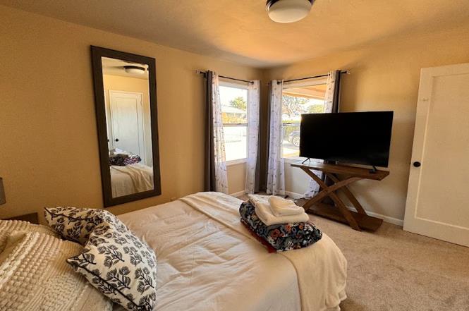 Detail Gallery Image 13 of 19 For 950 Portola Dr, Monterey,  CA 93940 - 3 Beds | 2 Baths