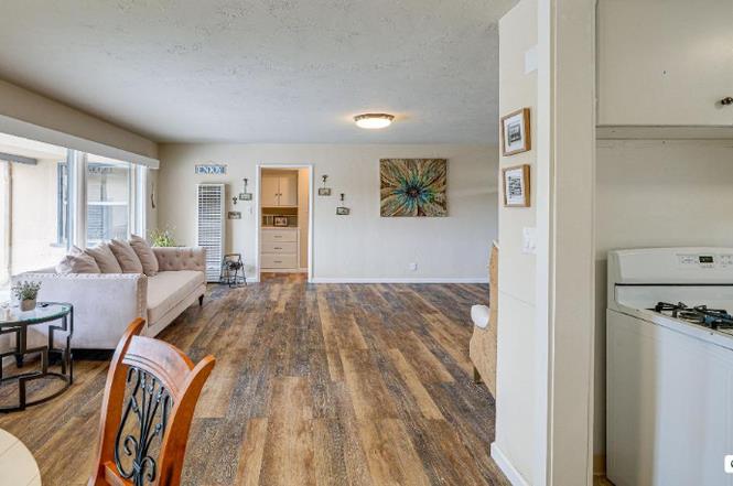 Detail Gallery Image 4 of 19 For 950 Portola Dr, Monterey,  CA 93940 - 3 Beds | 2 Baths