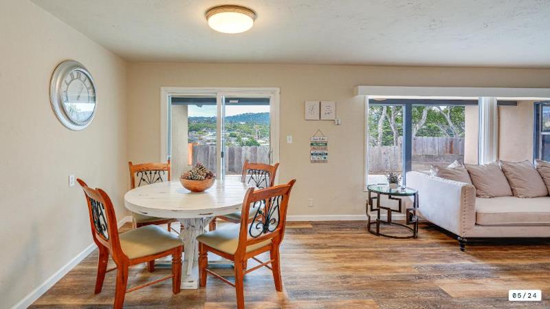 Detail Gallery Image 8 of 19 For 950 Portola Dr, Monterey,  CA 93940 - 3 Beds | 2 Baths