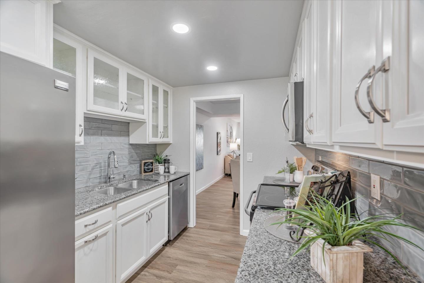 Detail Gallery Image 2 of 41 For 5523 Cribari Cir, San Jose,  CA 95135 - 2 Beds | 2 Baths