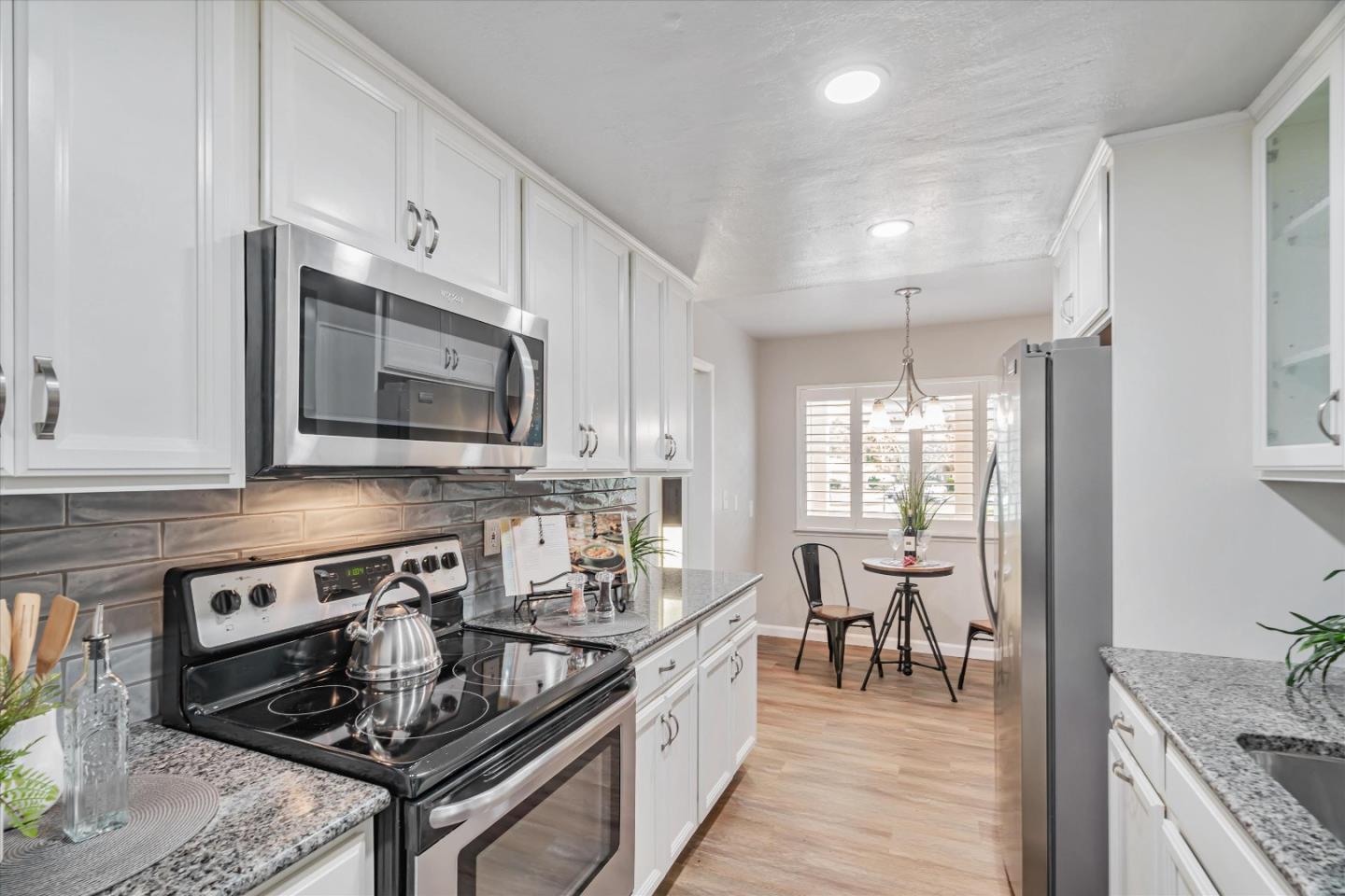 Detail Gallery Image 4 of 41 For 5523 Cribari Cir, San Jose,  CA 95135 - 2 Beds | 2 Baths