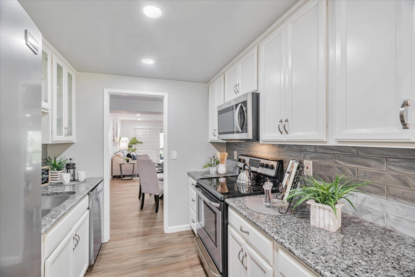 Detail Gallery Image 5 of 41 For 5523 Cribari Cir, San Jose,  CA 95135 - 2 Beds | 2 Baths