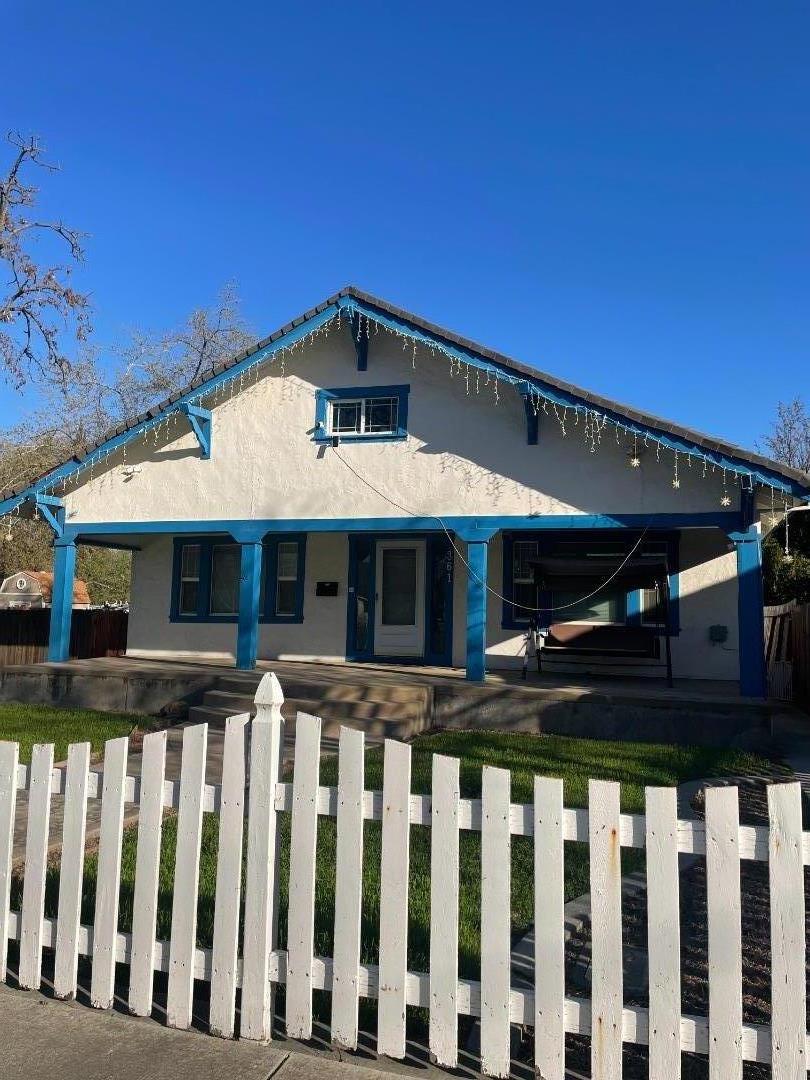 Detail Gallery Image 2 of 4 For 361 W 12th St, Tracy,  CA 95376 - 3 Beds | 2 Baths