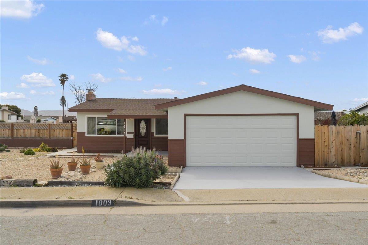 Detail Gallery Image 2 of 17 For 1603 Darwin St, Seaside,  CA 93955 - 3 Beds | 1/1 Baths