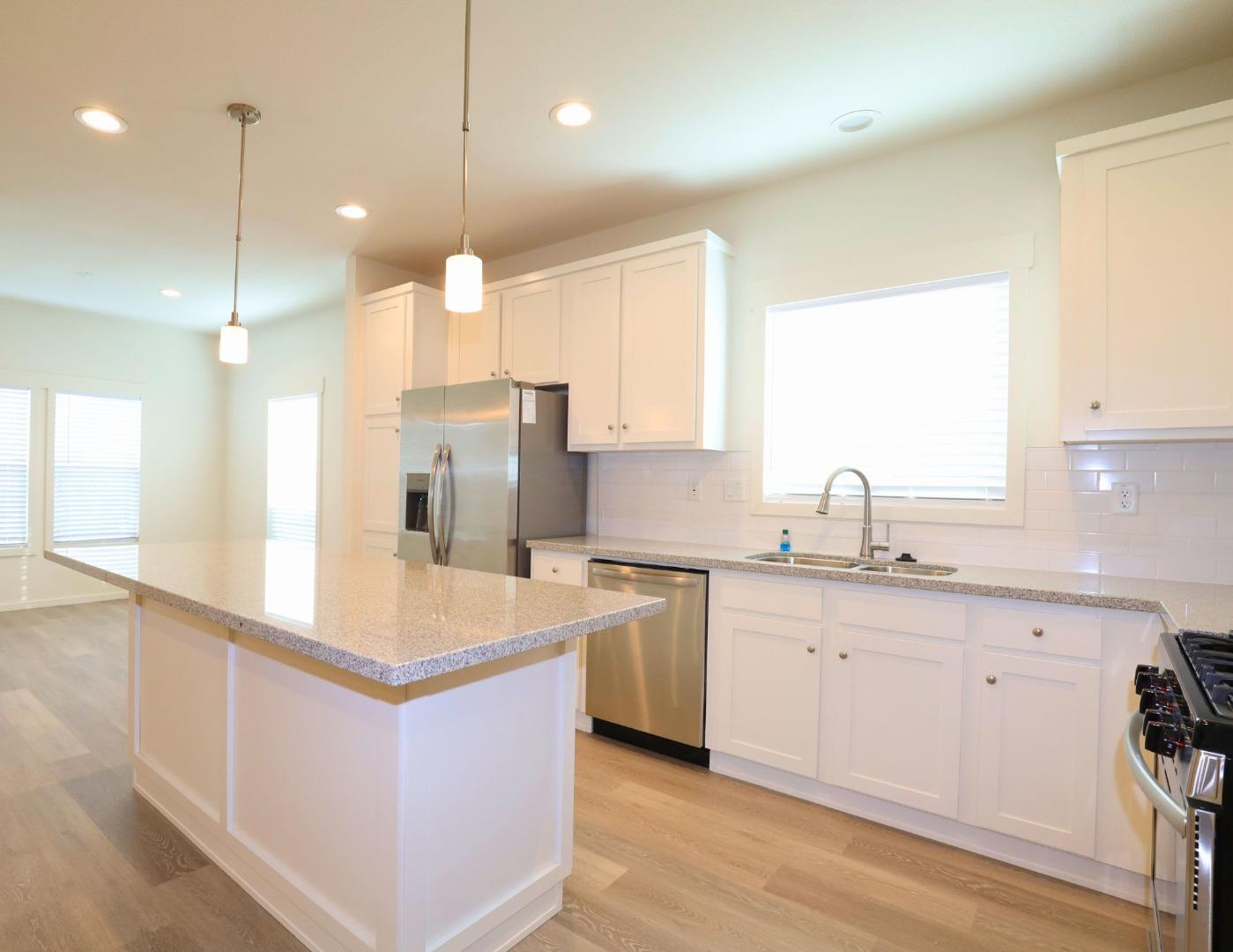 Detail Gallery Image 2 of 11 For 2151 Oakland Rd #308,  San Jose,  CA 95131 - 3 Beds | 2 Baths