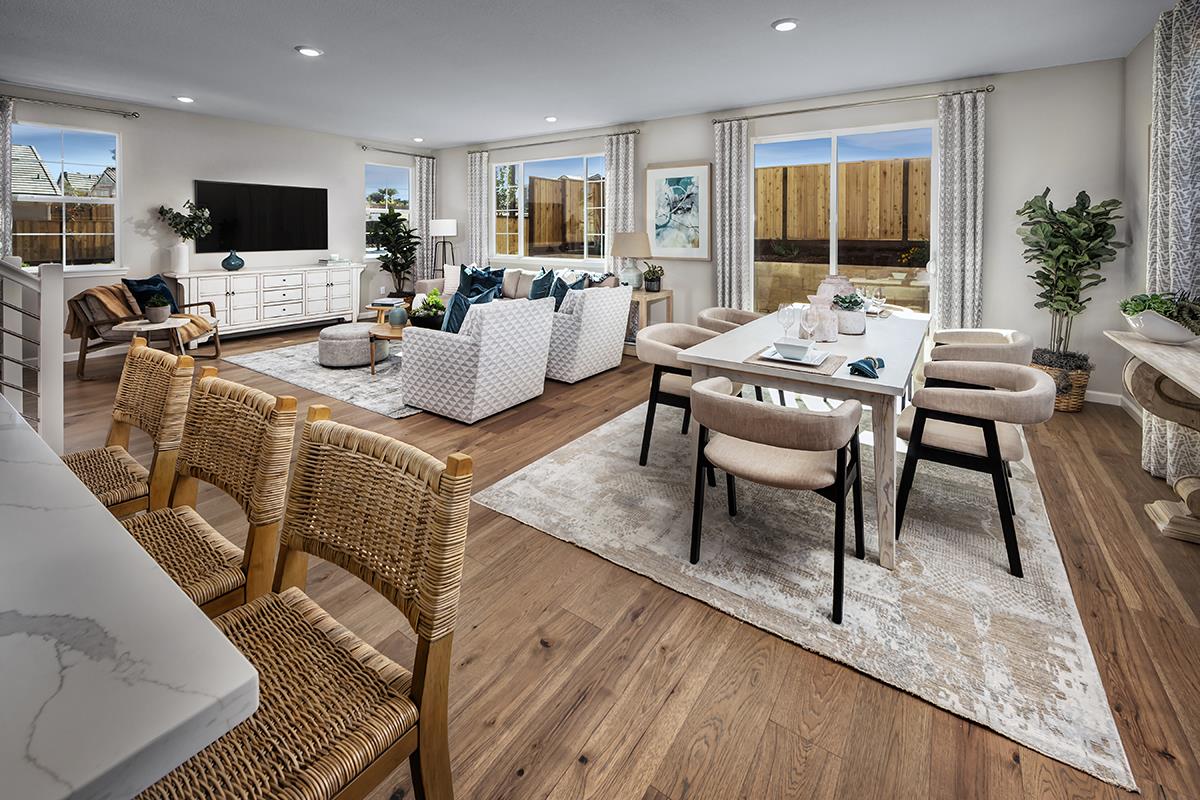 Detail Gallery Image 3 of 11 For 2201 Daisy Dr, Hollister,  CA 95023 - 3 Beds | 2/1 Baths