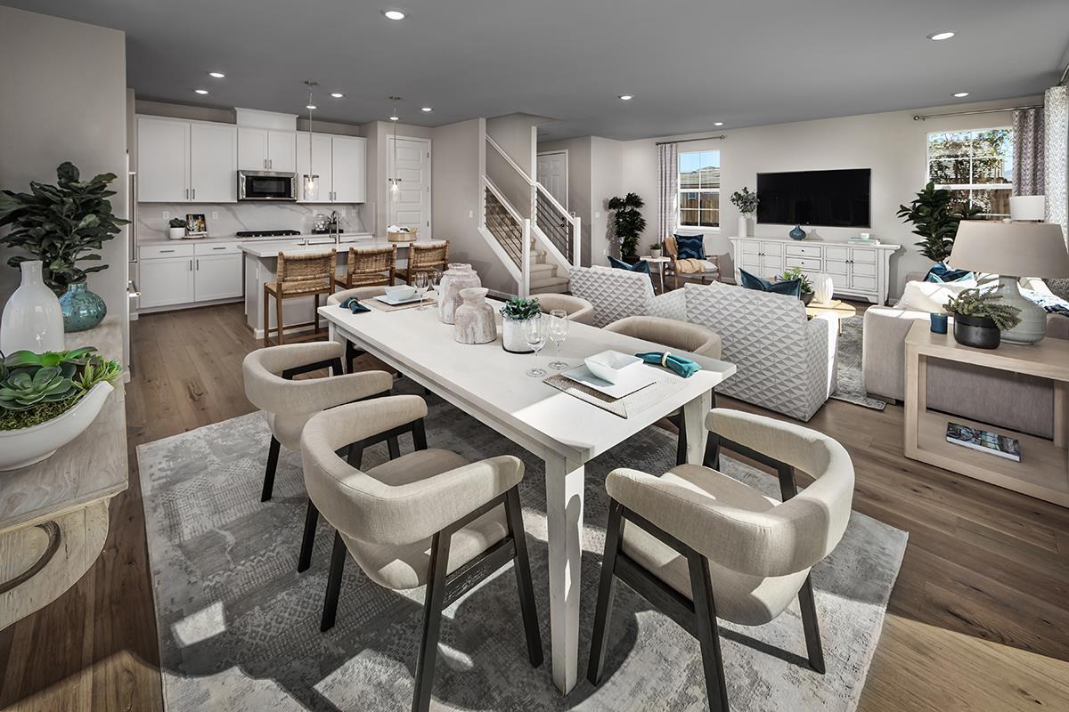 Detail Gallery Image 4 of 11 For 2201 Daisy Dr, Hollister,  CA 95023 - 3 Beds | 2/1 Baths