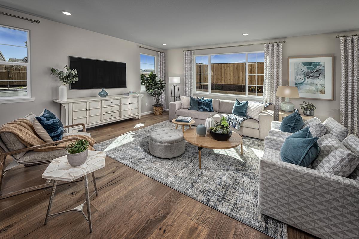 Detail Gallery Image 5 of 11 For 2201 Daisy Dr, Hollister,  CA 95023 - 3 Beds | 2/1 Baths